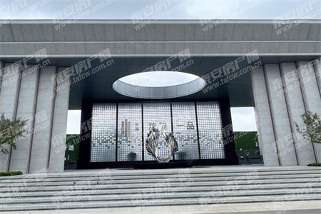 海岱北苑三楼100平三室中装带车库79.8万可按揭